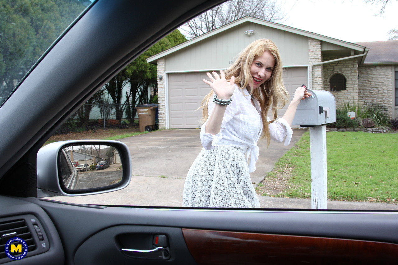 淘氣美國熟女Ciel展露緊實胴體並自慰