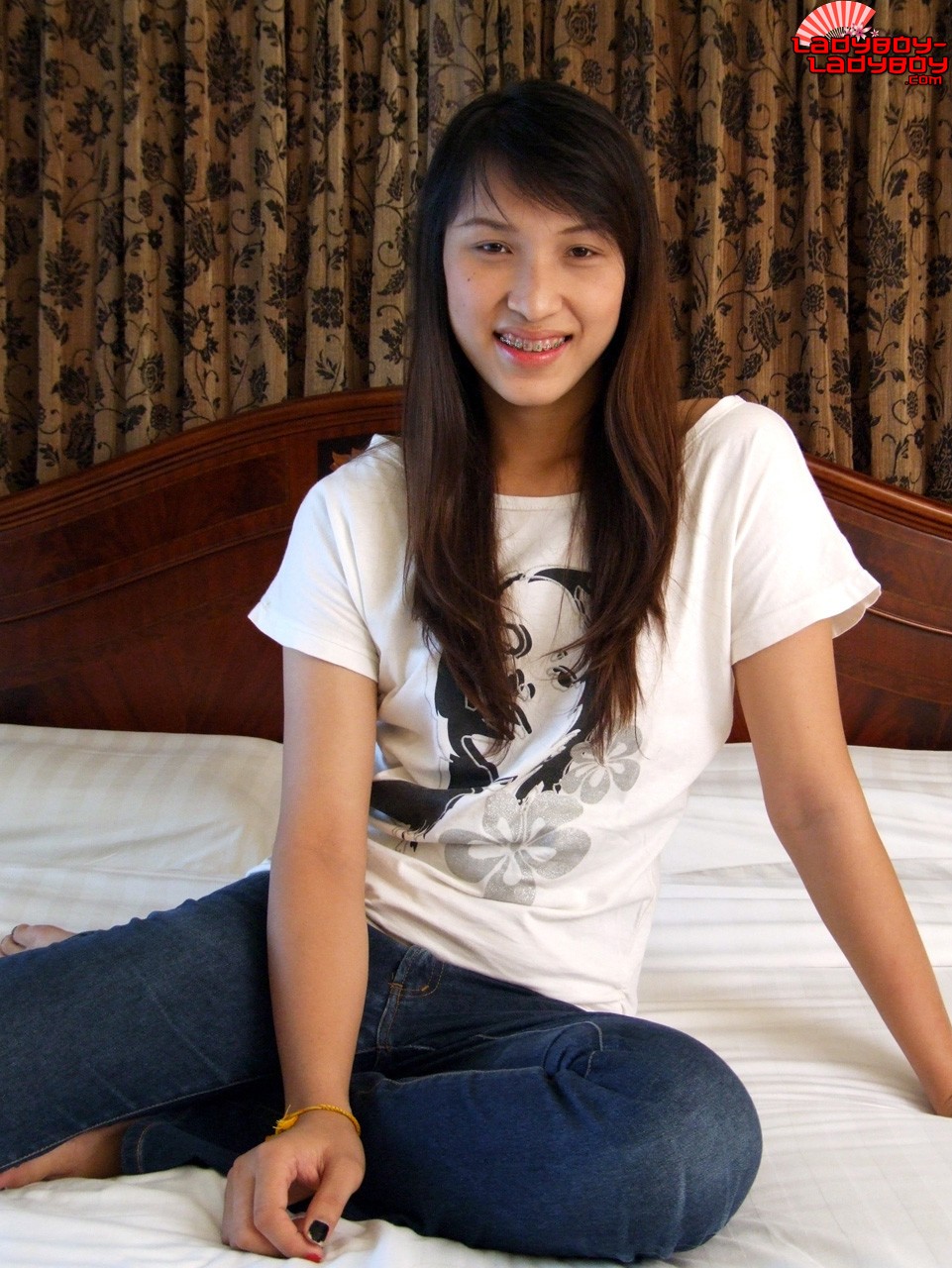 亚洲跨性别女孩TAM的狂野色情图片