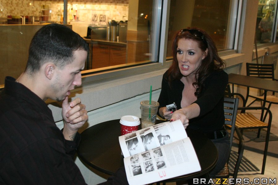 ميلف مورغان رينز تلتقي بالقضيب الأكبر