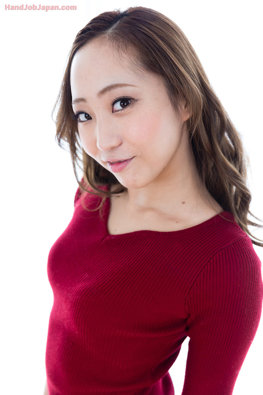 प्यारी ओरिएंटल लड़की तेज निप्पल के साथ गंदा वीर्य हस्तमैथुन देती है