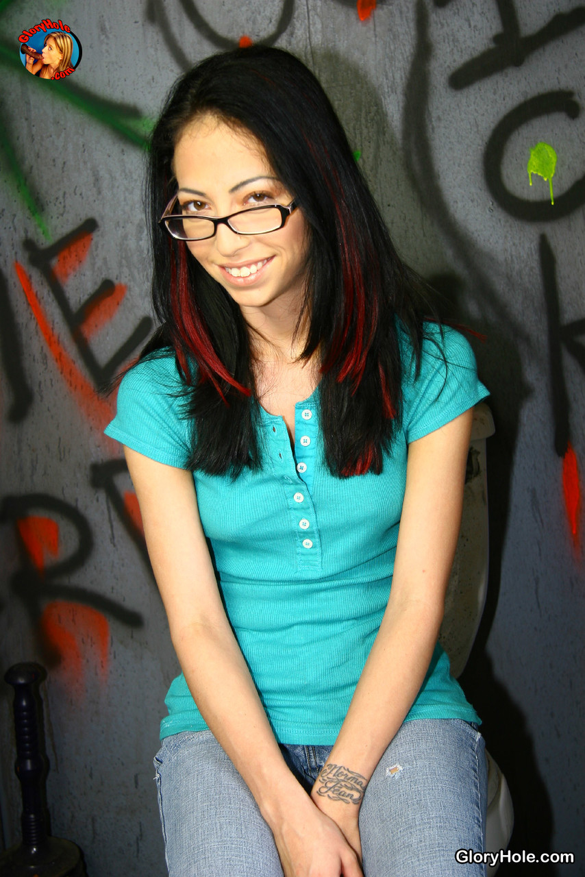 瘦宅女Veronica Jett露体吹黑炮房巨屌