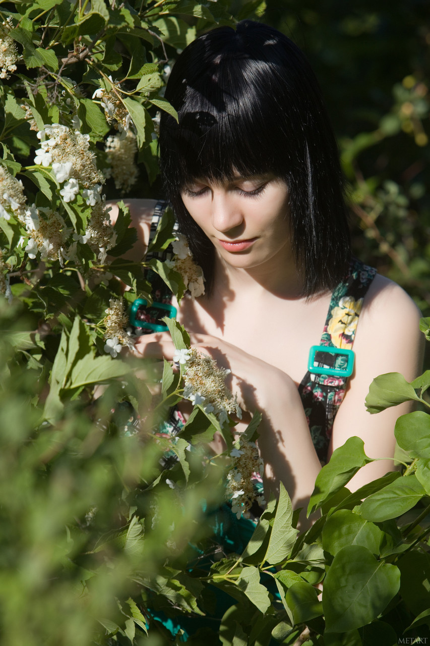 アマチュア美人ロリン大きな乳房を露出フワフワマンコ敏感な足