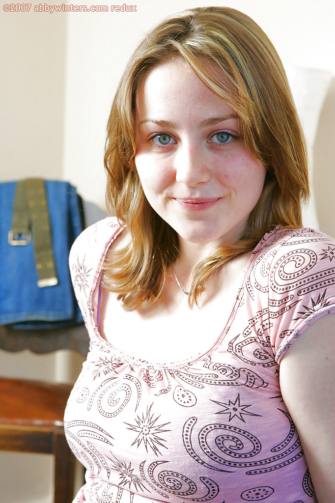 爆乳业余宝拉挤压大奶并露出她的蜜穴