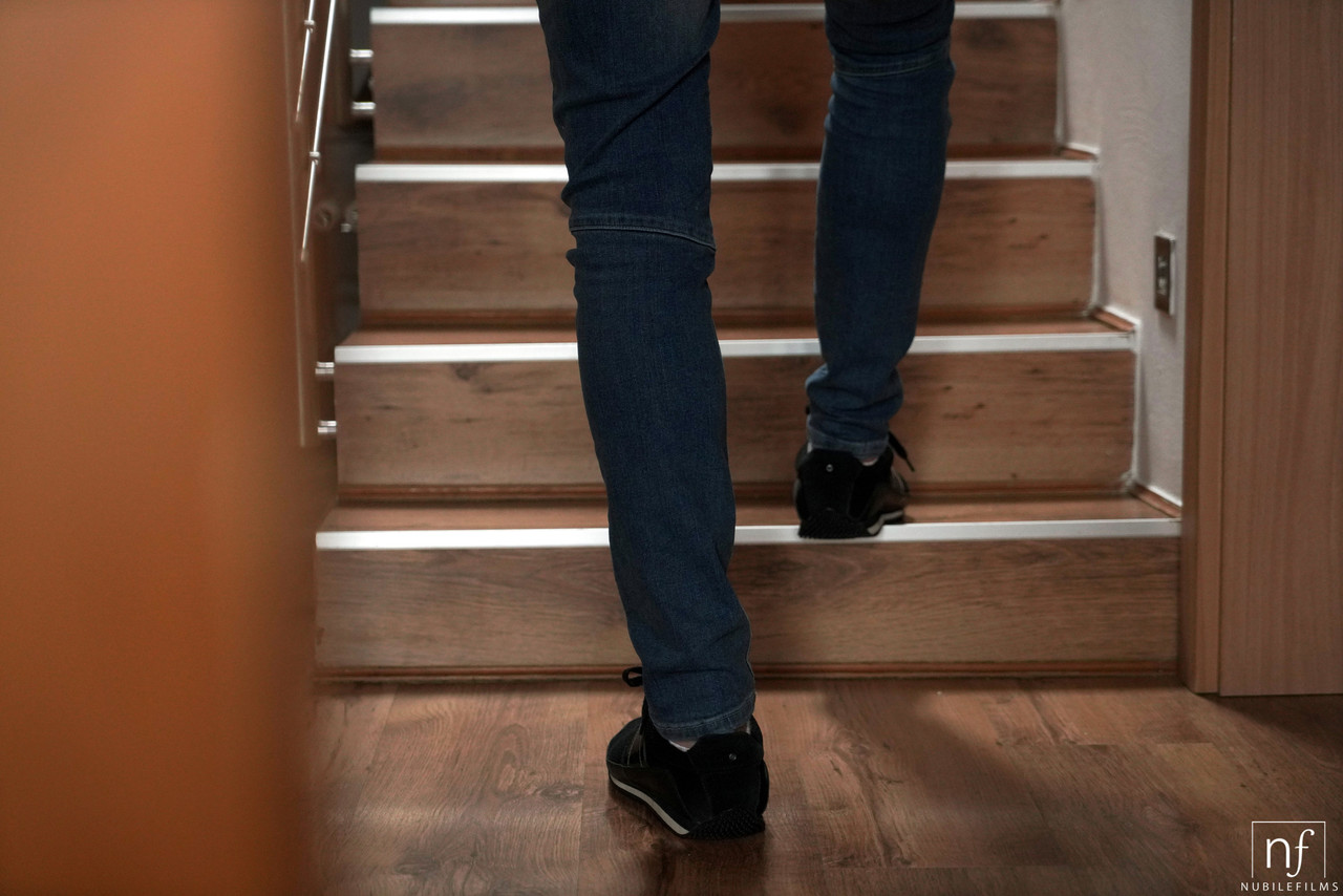 Namorada Europeia Ani Blackfox Beijando E Tendo Sua Boceta Destruída