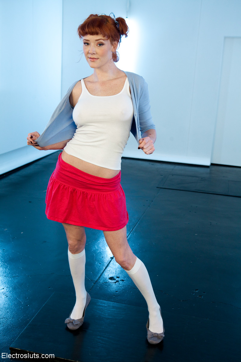 أودري هولندر و بوبي ستار تتصوران بإثارة عرض صدور مثيرة