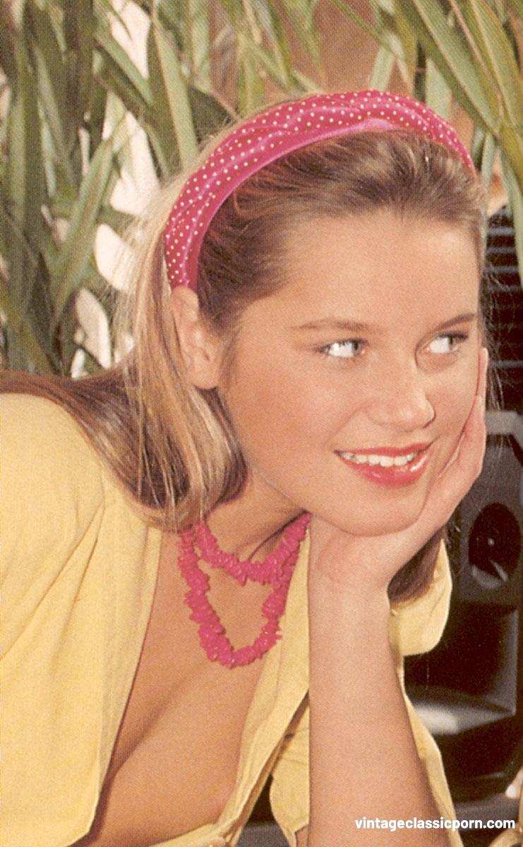 魅力的なベイブが毛深いマ○コを舐められ様々な体位で激ピストンされる