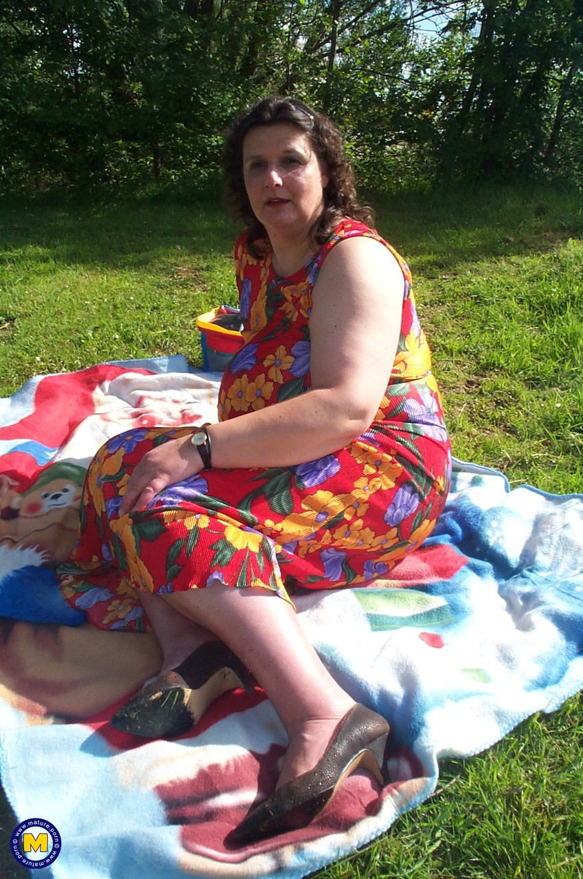 Outdoor Mature Nelleke Shows Fat Ass And Toys Pussy With Big Breasts