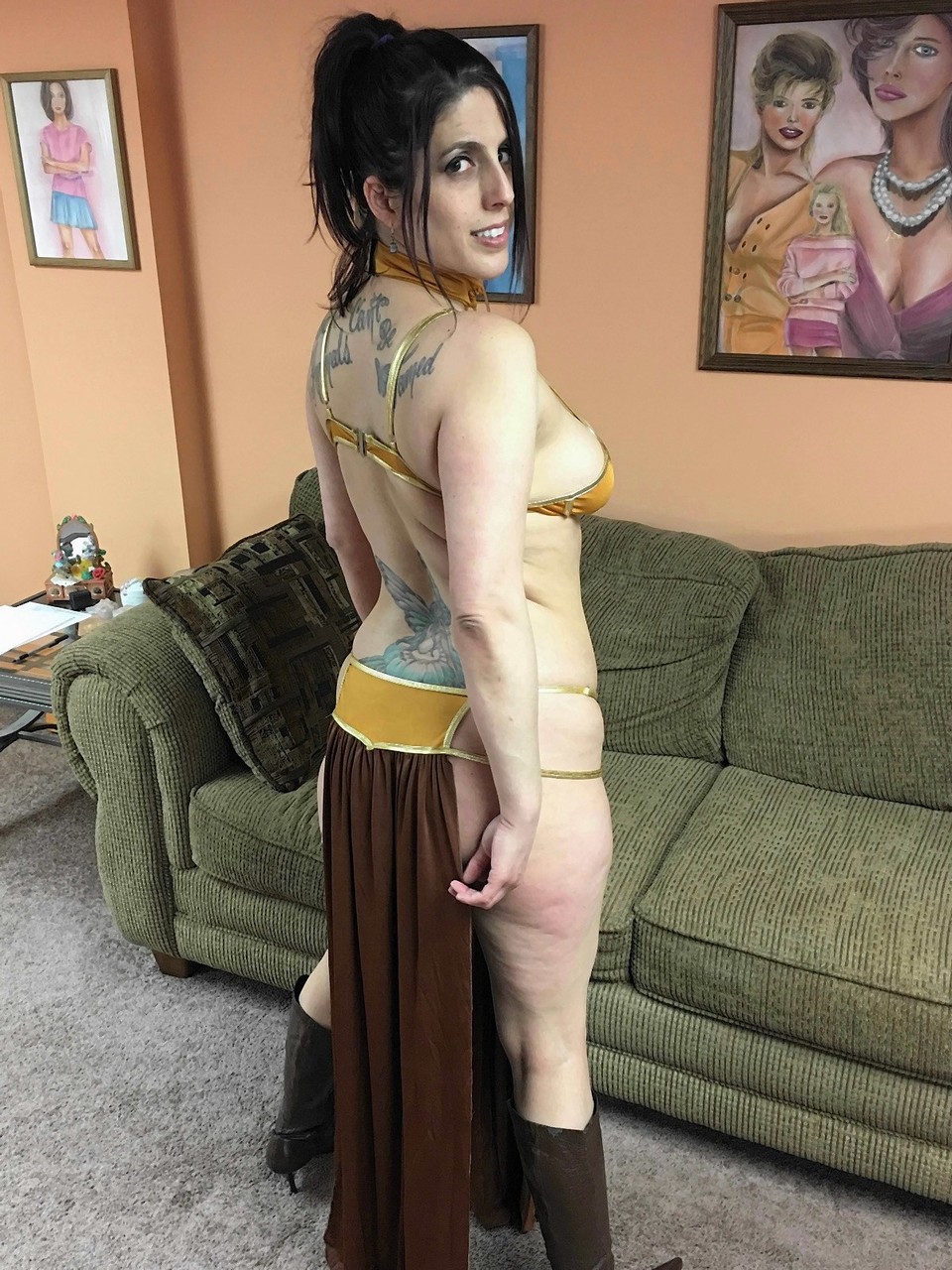 淫荡熟女薰衣草·雷恩炫耀大奶子并口交