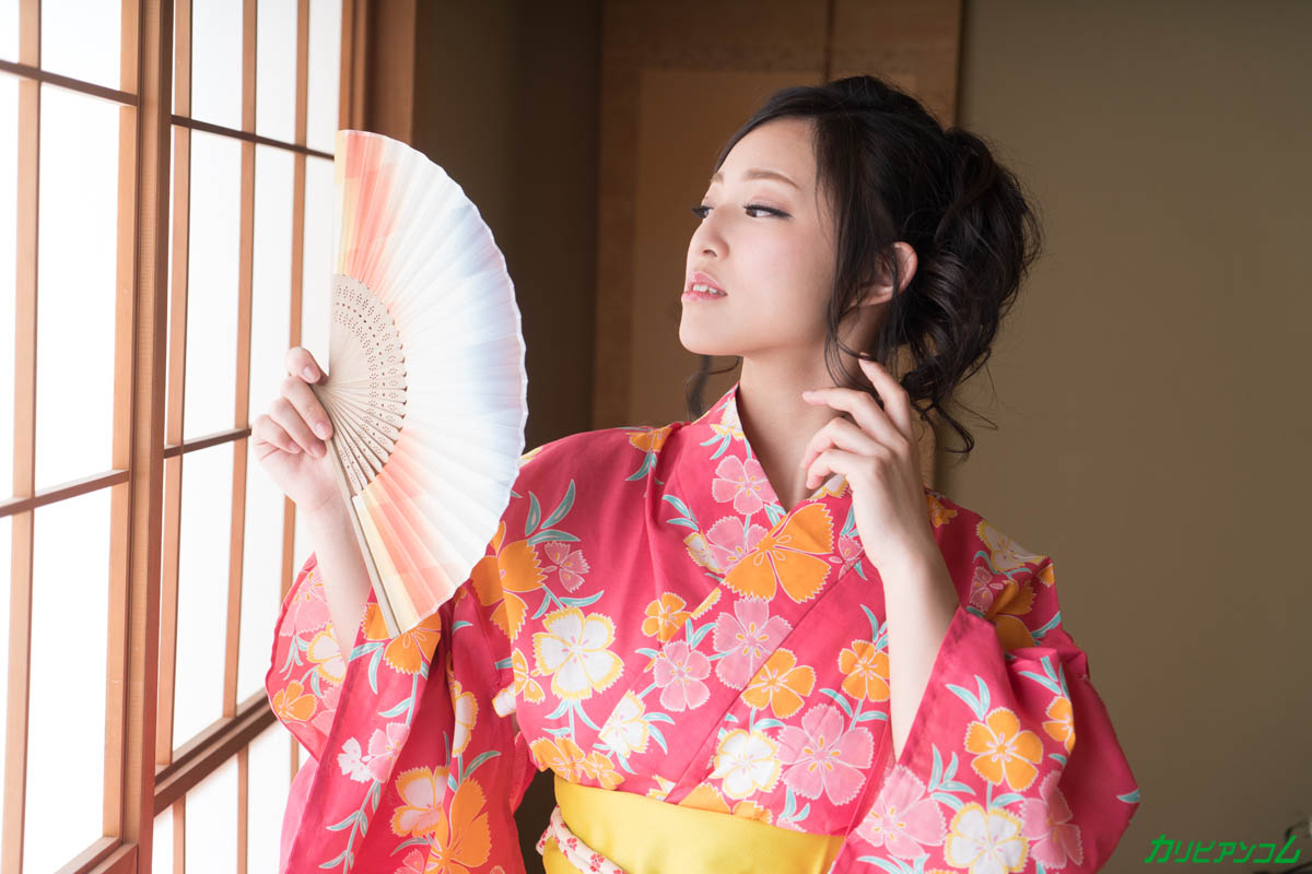 चिआकी हिदाका को सुंदर स्तनों वाली एशियाई हनी द्वारा फर्श पर चोदा गया