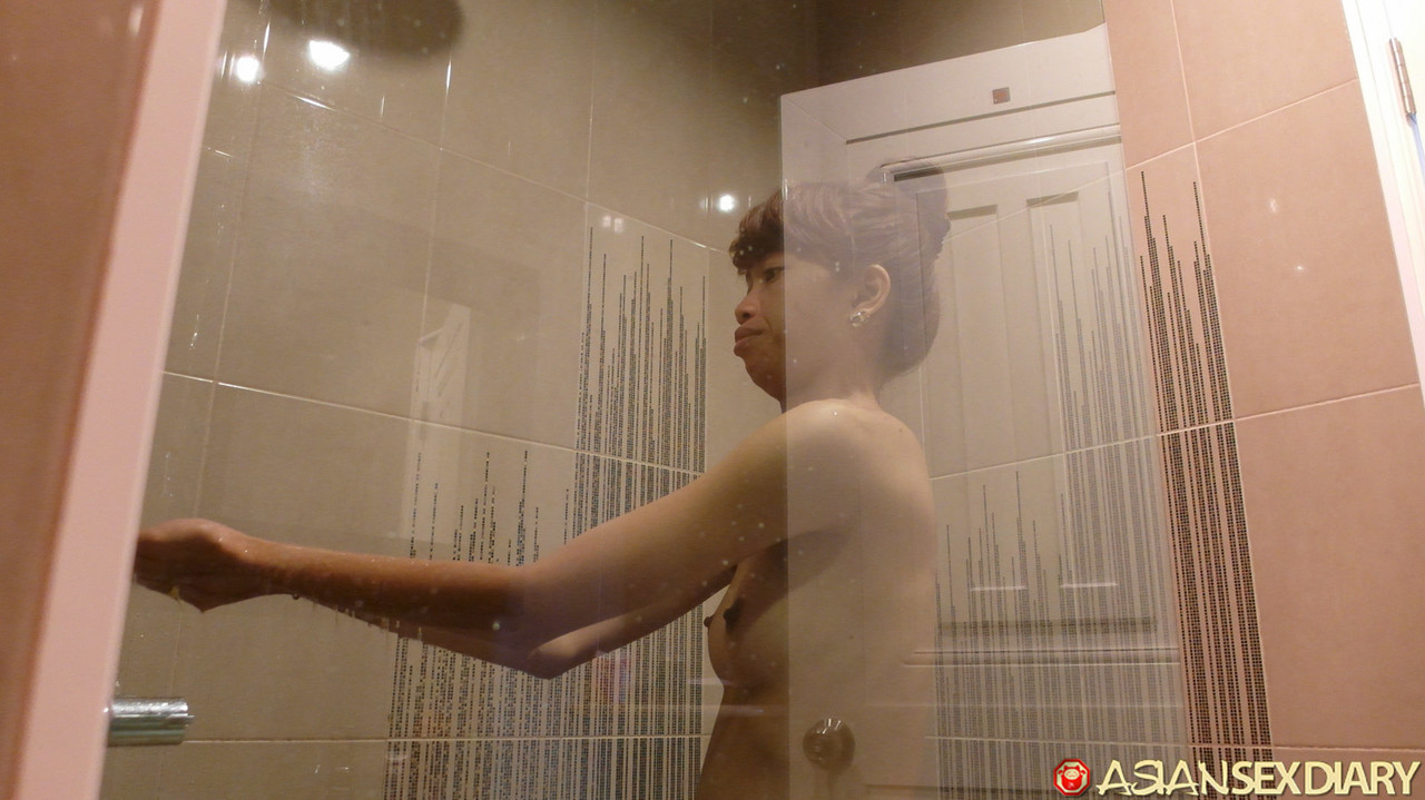 アジアン美女マイBがPOVセックス前後の剃毛マンコを見せる