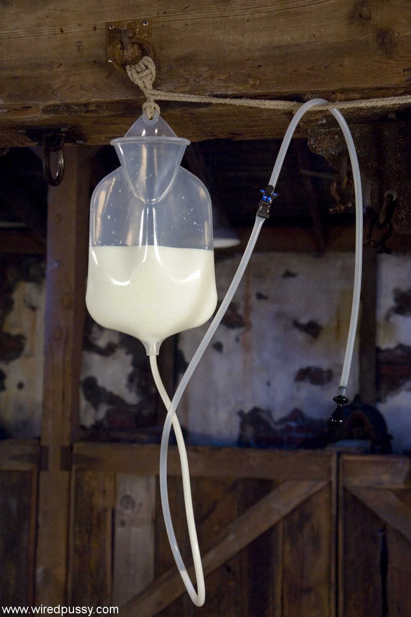 एनेट श्वार्ज वायर्ड पुसी XXX तस्वीरें