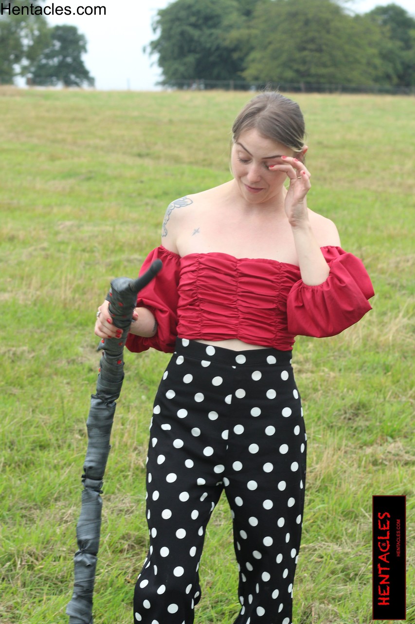 另类玩偶裸露照片 featuring 触手