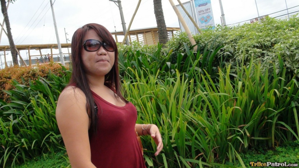 丰满亚洲阿琳口交与后入猛抽