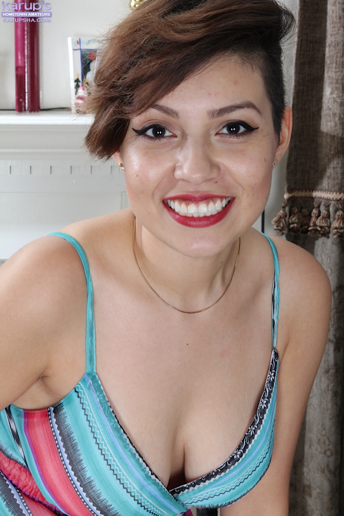 娜塔莉·奥多姆 业余宝贝 展示天然乳房和性感内裤