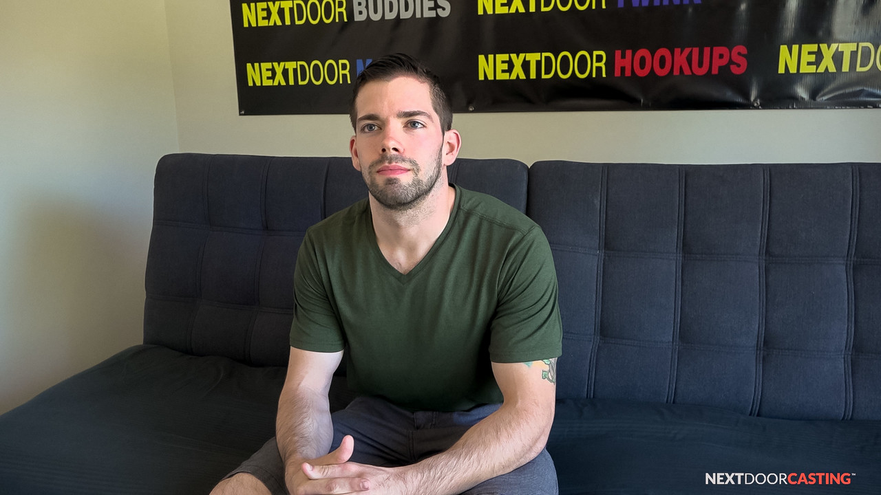 スコット・フィンとジュリアン・ブレイディ：変態なタトゥー入りゲイ友達がベッドで激しくセックス