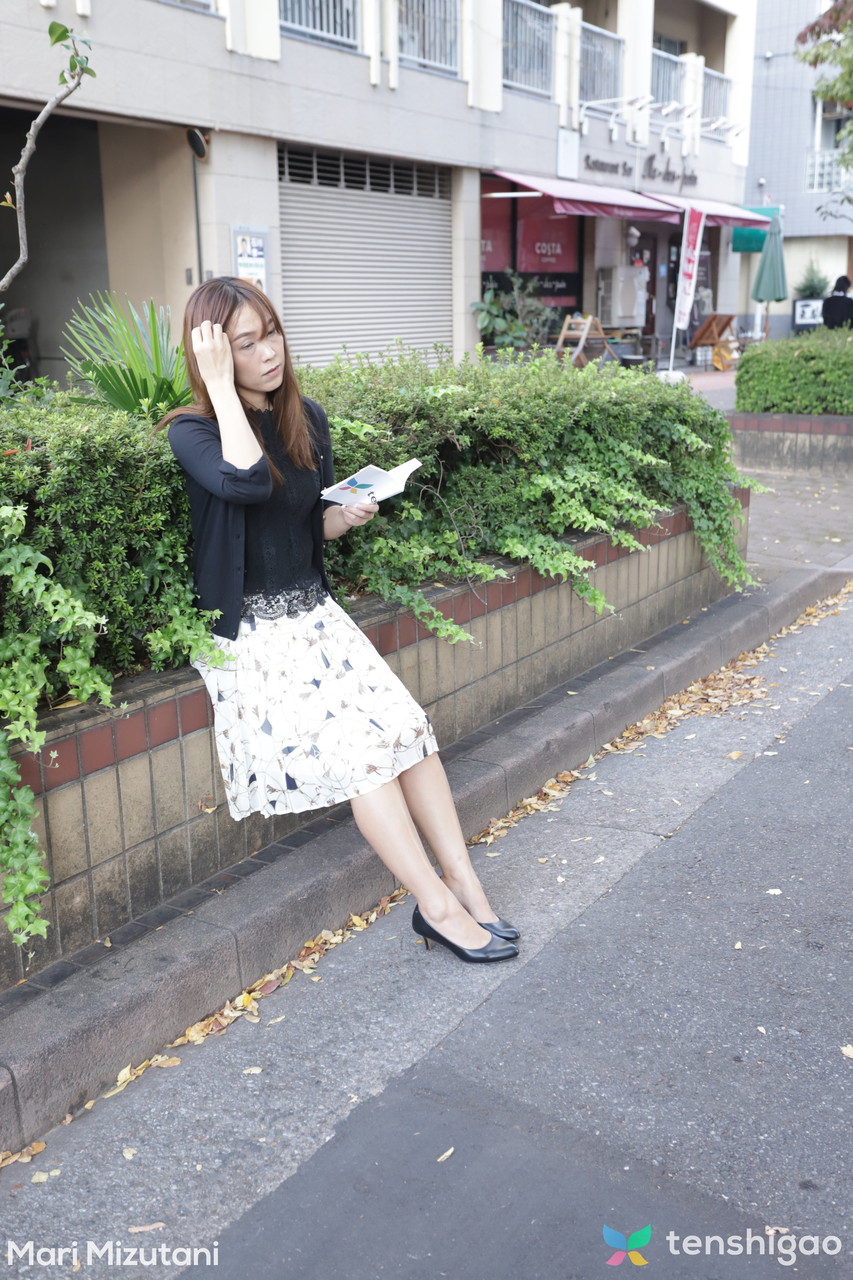 الآسيوية الحسناء ماري ميزوتاني تُظهر كسها الجميل قبل وبعد الجنس