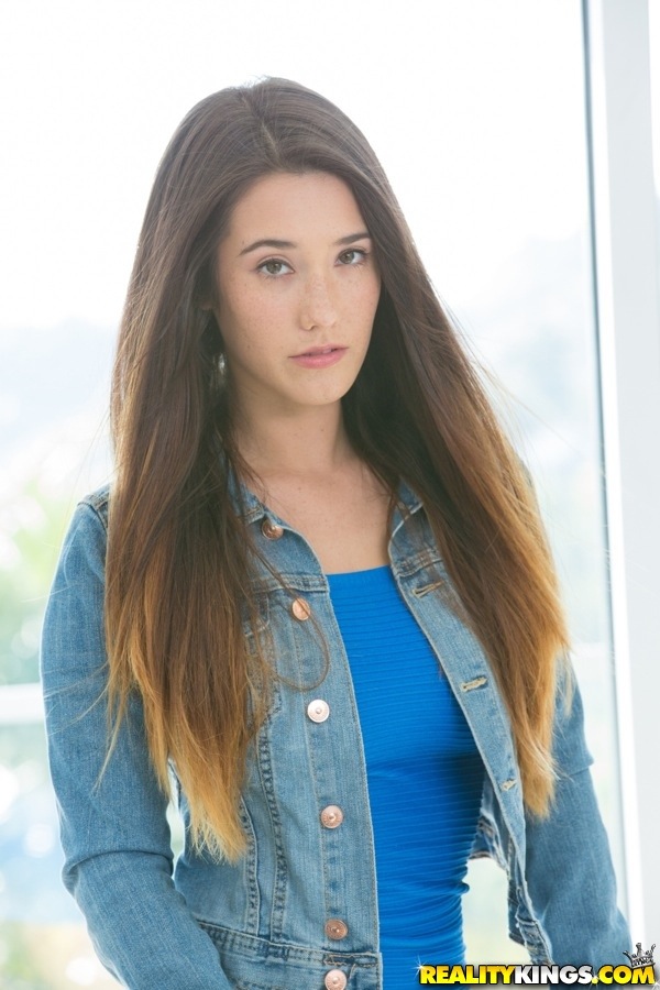 Eva Morena De Grandes Tetas Muestra Su Maravilloso Cuerpo Y Culo