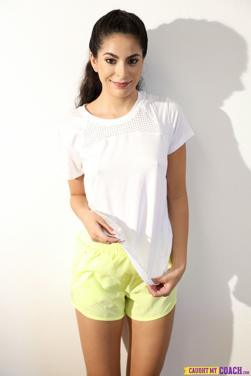 棕发足球运动员Angel Gostosa与一位大屌教练享受硬核性爱