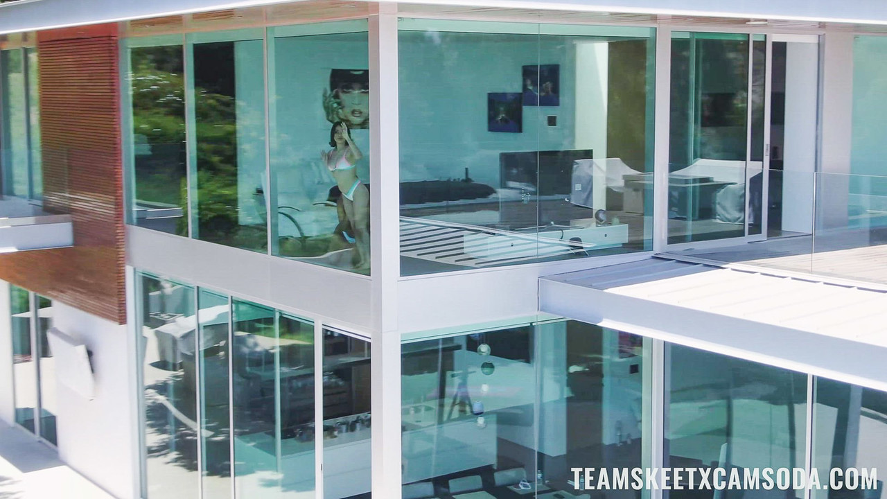 Gizelle Blanco And Liv Wild Scissor In Hot Lesbian Bed Action