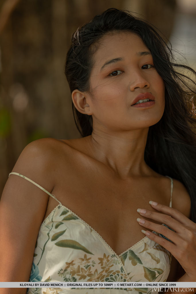 Thai Girl Kloyali Gets Naked On Swing During Seaside Action