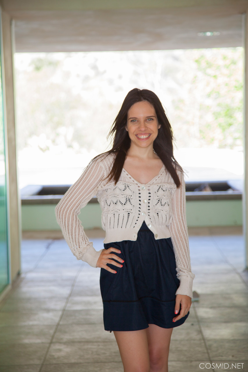 Fey Martin Nua: Modelo Amadora Mostra Peitos Pequenos Em Apartamentos