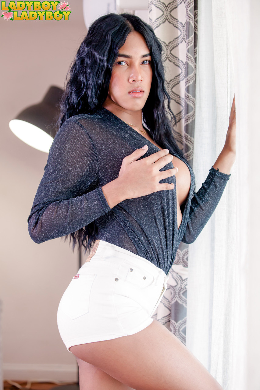 Asian TGirl Nicky Naked Pics