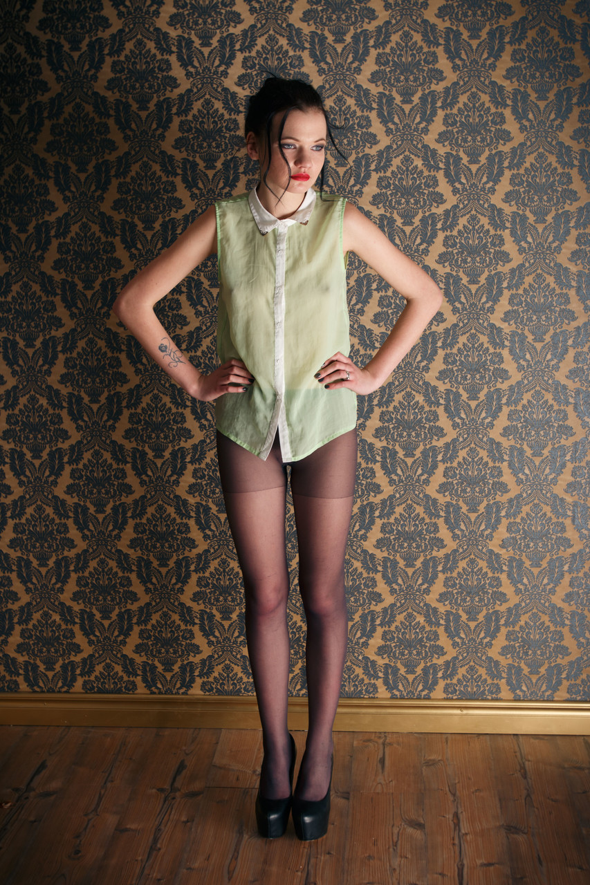 Serena Lewis 裸体ギャラリー エロティックライフ