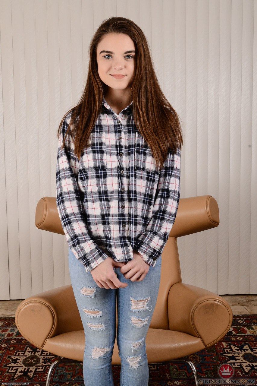 Nahaufnahme Rothaariges Teen Megan Marx Entblößt Großen Runden Arsch Und Löcher