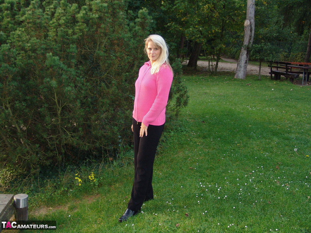 Older Blonde Woman Sweetsusi Strips Naked On Public Playground