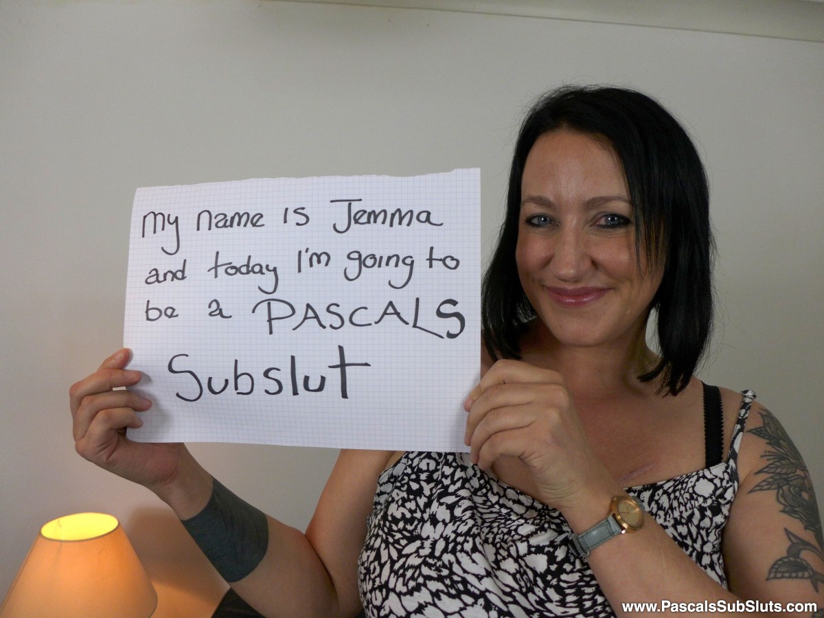 豊満な熟女で美しい乳房のジェマ・サマーズは支配されるのが好き