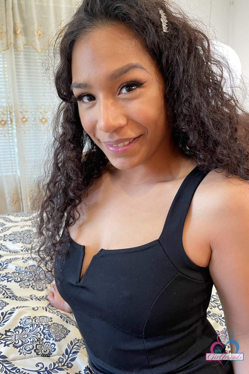 صور إباحية لكيت ليسي من إيه تي كي جيرلفريندز