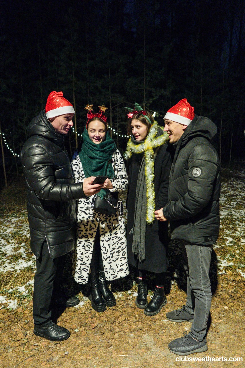 新年4P 誘惑された欧州ティーンが激しくハメられる