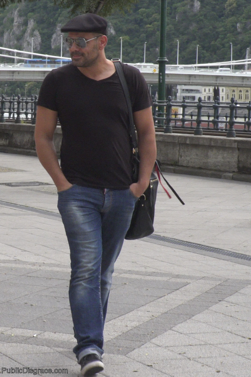 黑发小美女露西亚·洛夫的Bdsm狂欢