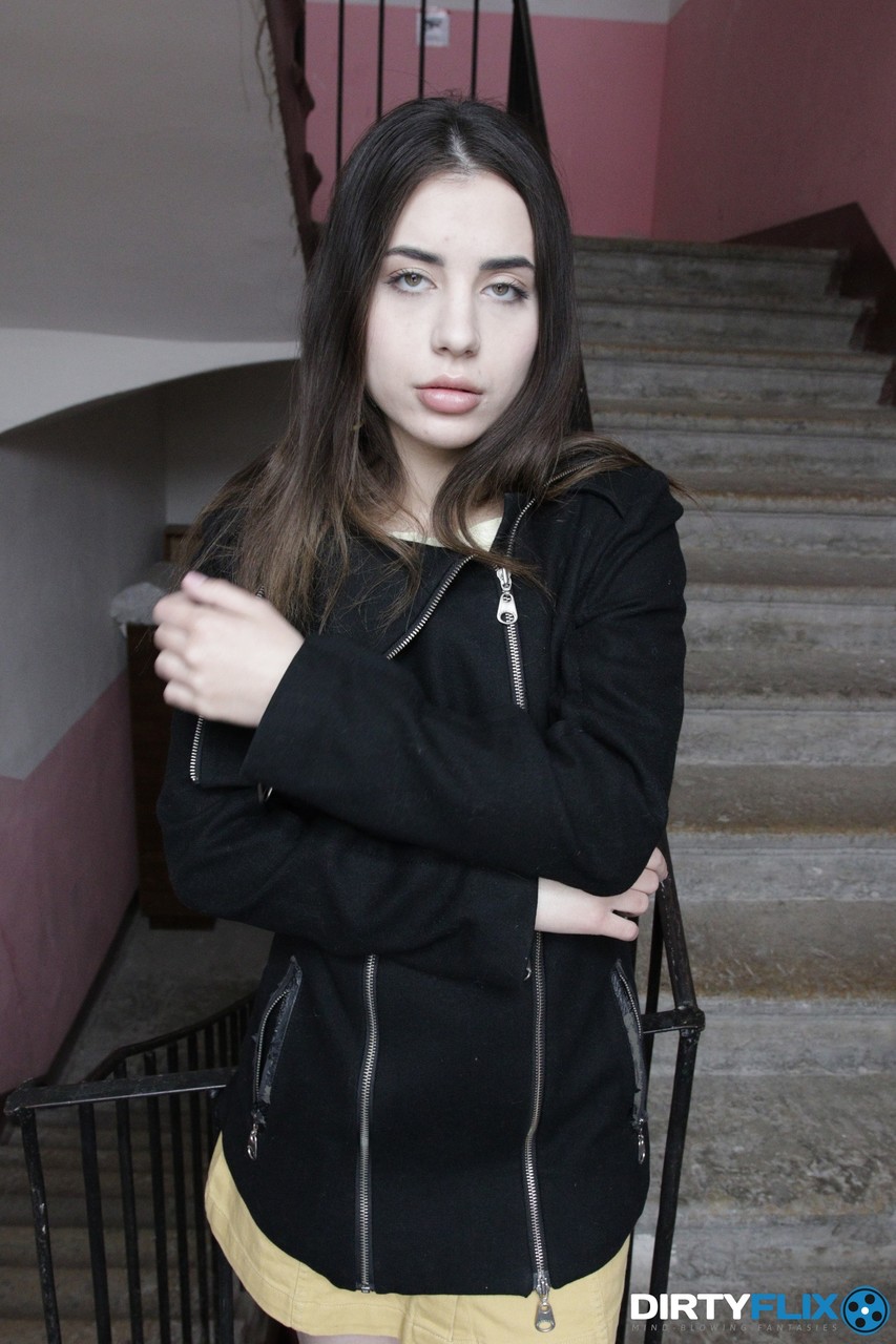 性感女友瑞吉娜·里奇在餐桌上被干