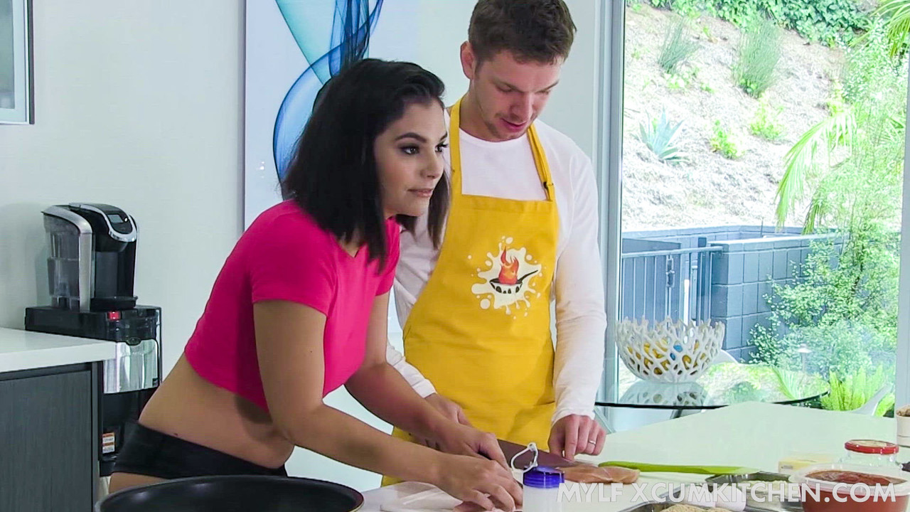 वायलेट स्टार मार्कस डुप्री द्वारा कठिन चुदाई पाती है