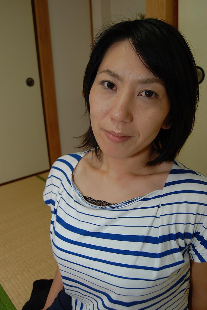 ماساكو، الآسيوية السمراء الرائعة، جاهزة للحمام الساخن