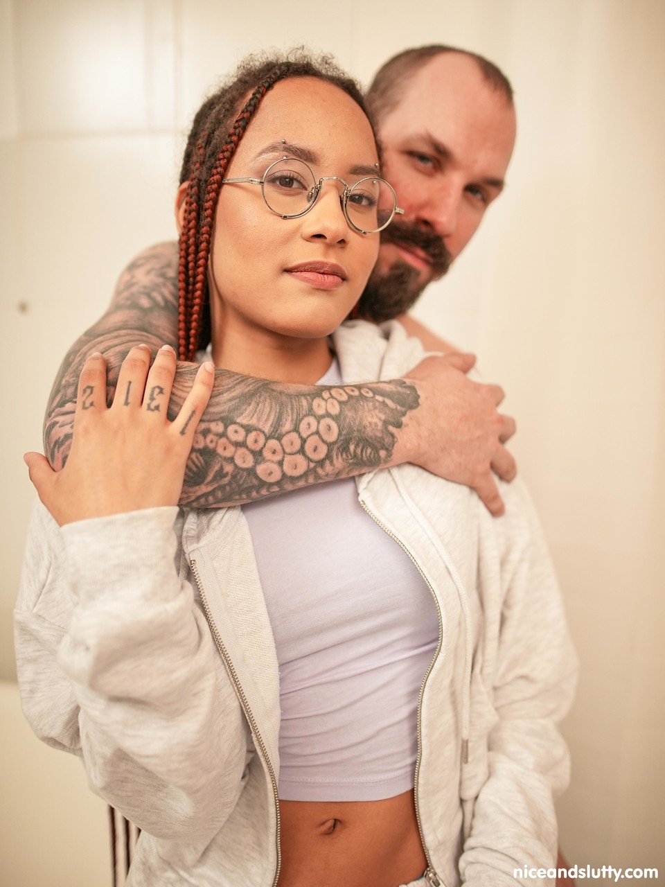 شيري المزججة وتوني دي في صور عارية جميلة وفاضحة