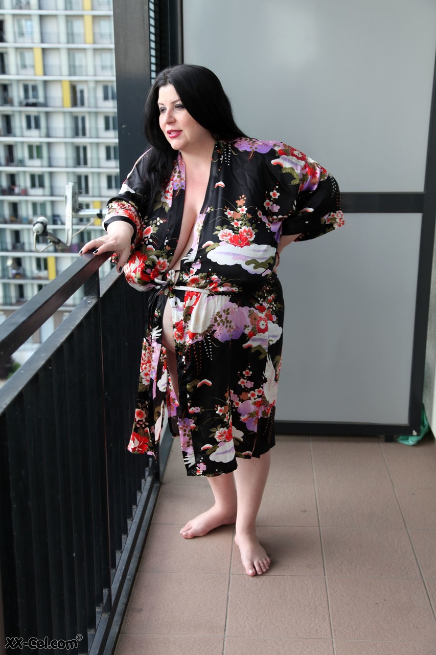 Milf Grávida Natalie Fiore Mostra Seus Peitos Grandes