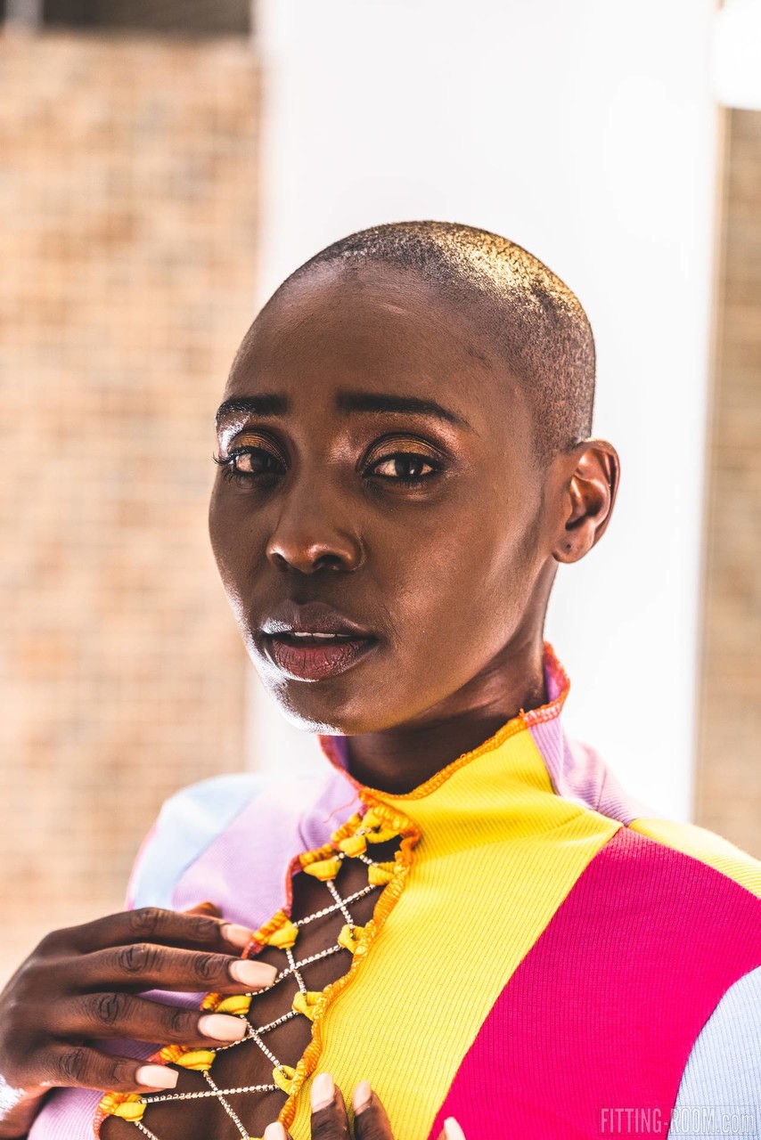 Zaawaadi Ebony Teen Bald Pink Vibrator Solo