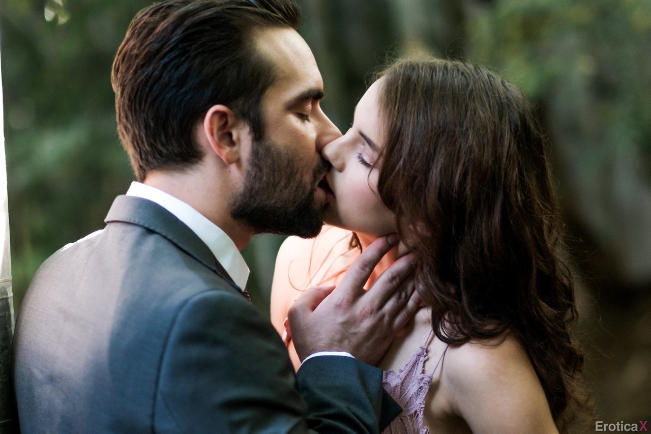 White Teen Ellie Eilish Has Her Feet And Pussy Worshiped Before Getting Fucked