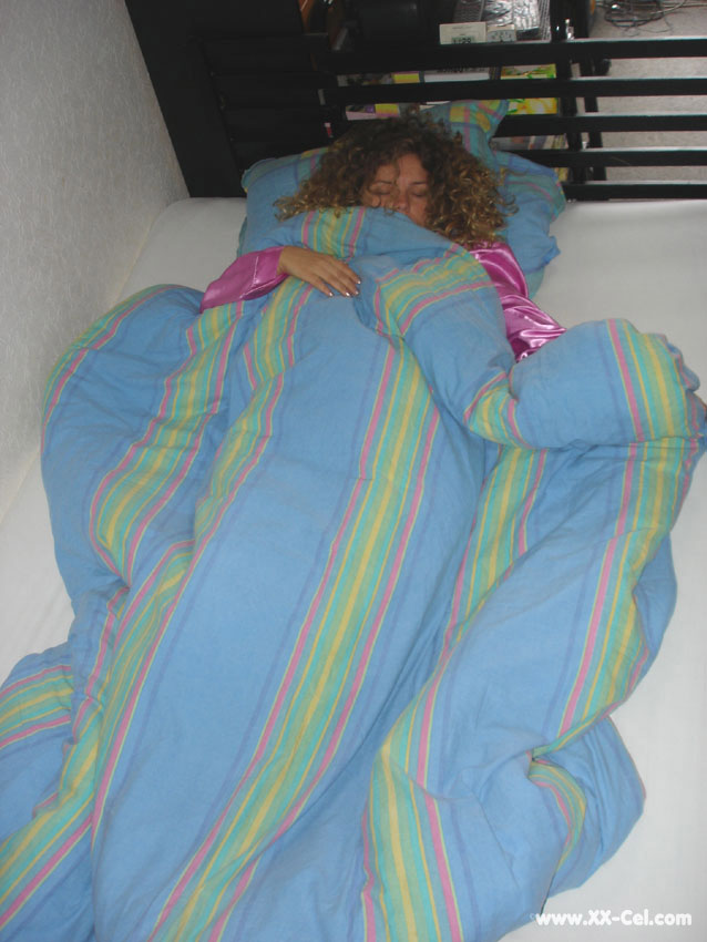 巨乳妻エンジェル・クリサが目覚めてモンスター級の曲線美を披露