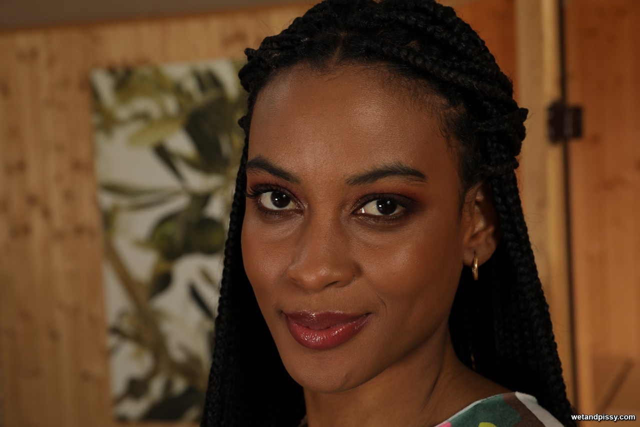 Samantha Cruz Dedo Sua Buceta Depilada E Masturba-Se Com Dildo