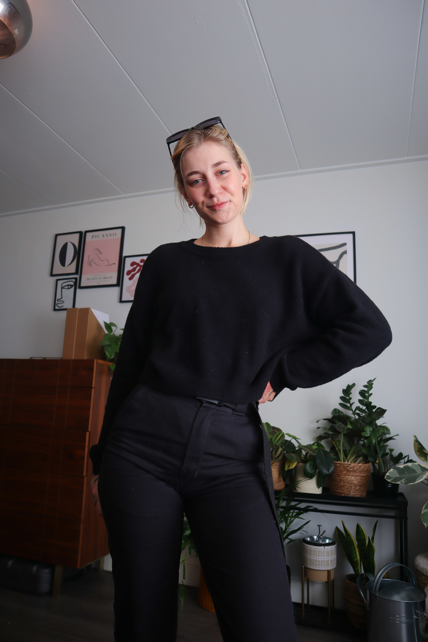 金髪素人がマシンディルドに乗って美味しいピンクのおまんこを弄ぶ