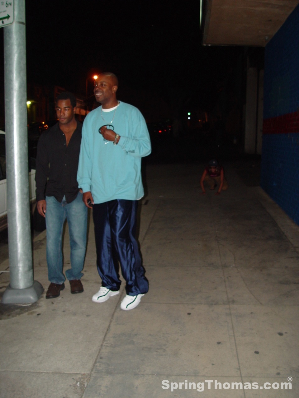 टॉमबॉय स्प्रिंग थॉमस को हood गैंगबैंग में तीन बड़े काले लंड मिलते हैं