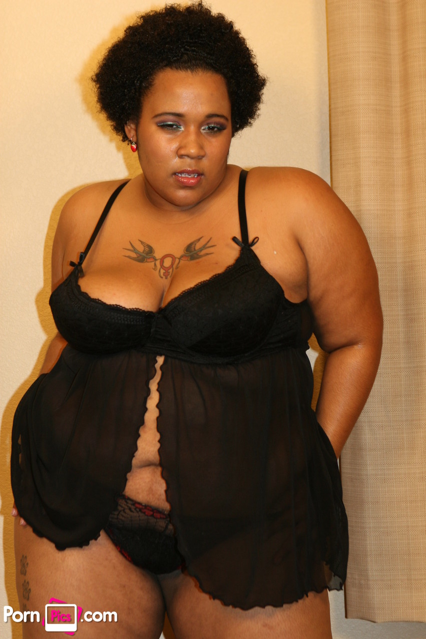 Chubby Ebony Bombshell Kitten Shows Off Her Great Ass In Sexy Striptease