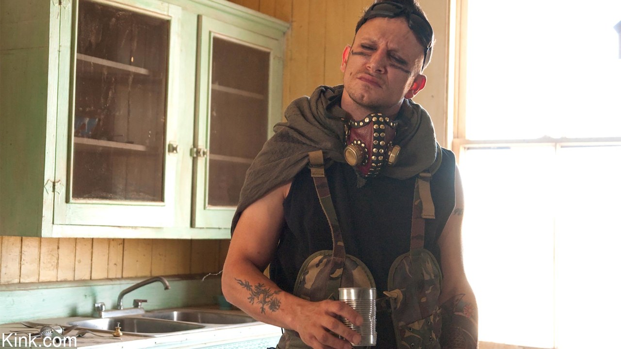 臣服的荡妇大奶子迪威廉姆斯和小个子凯西卡尔弗特被肛交