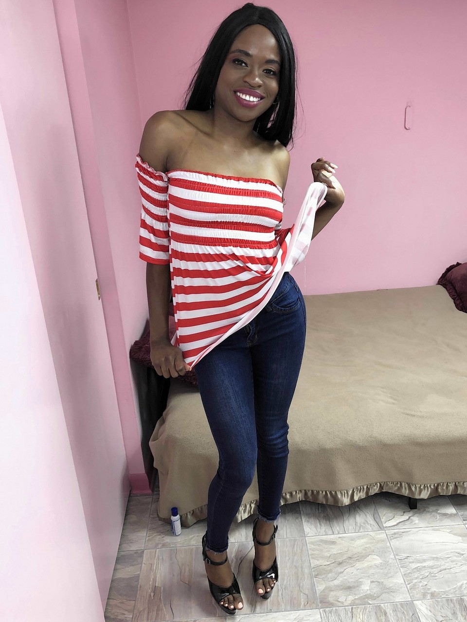 Melody Cummings Masturbates Using Two Vibrating Sex Toys