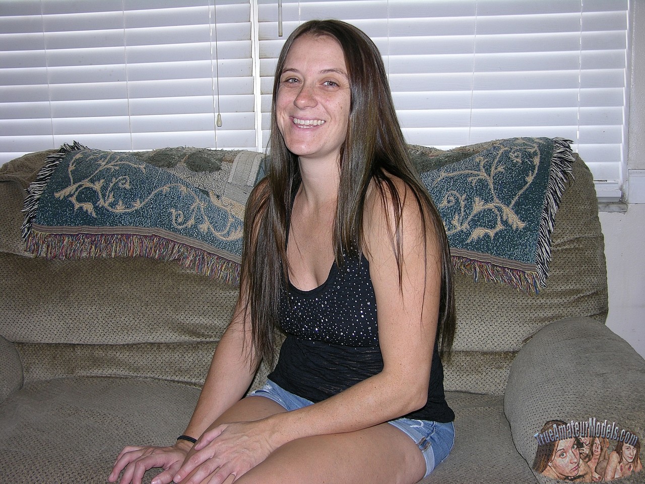 Naughty Amateur Hayden Model Gets Butt Naked Before Pussy Licking