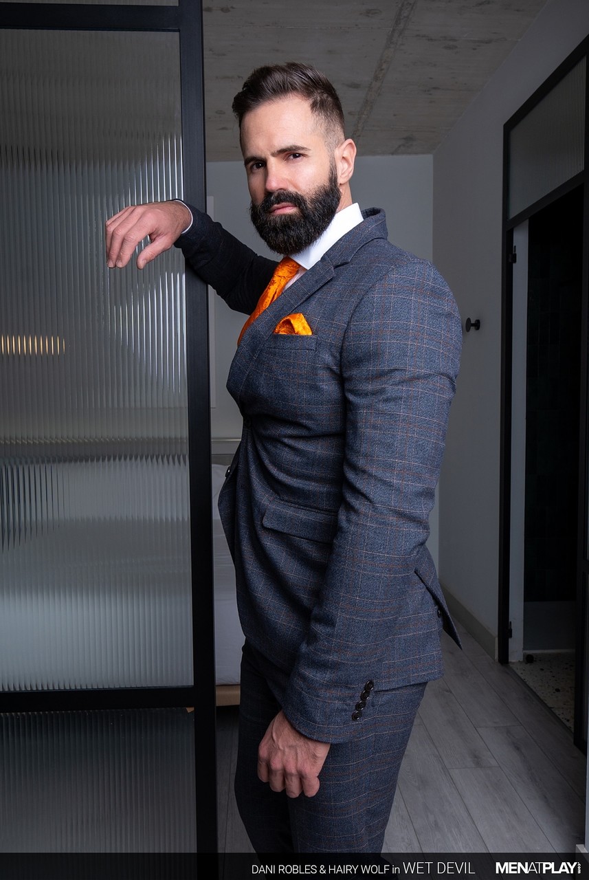 الجنس الشرجي الواقف مع رجال الأعمال المثليين الساخنين داني روبلز وولف الشعر