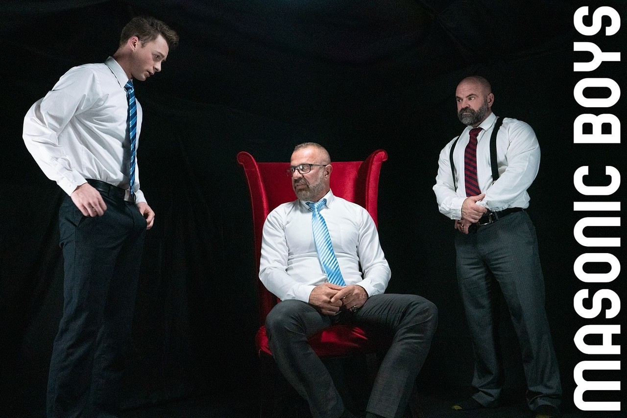 Unterwürfiger Schwuler Twink Blau Entkleidet Und Anal Gespielt Von Meister Kamp